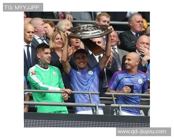 埃里克加西亚续约谈判未果巴黎俱乐部对其表现高度关注